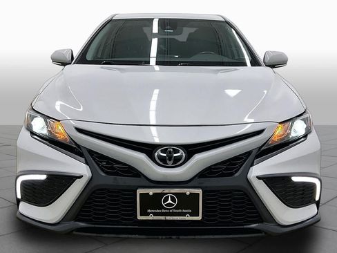 Used 2024 Toyota Camry SE FWD image 3