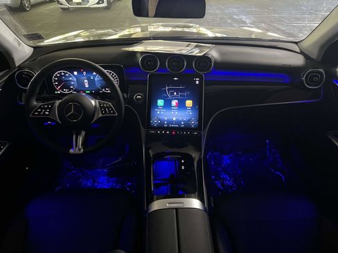 Used 2025 Mercedes-Benz GLC 350e 4MATIC image 32