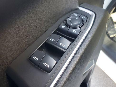 Used 2025 GMC Sierra 1500 SLT image 18