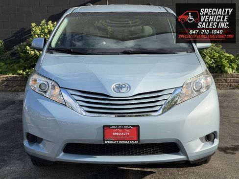 Used 2015 Toyota Sienna LE FWD image 10