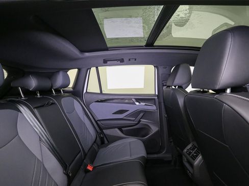 New 2025 Volkswagen Tiguan SE R-Line image 19