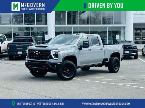 Used 2025 Chevrolet Silverado 2500 ZR2 w/ Technology Package image 1