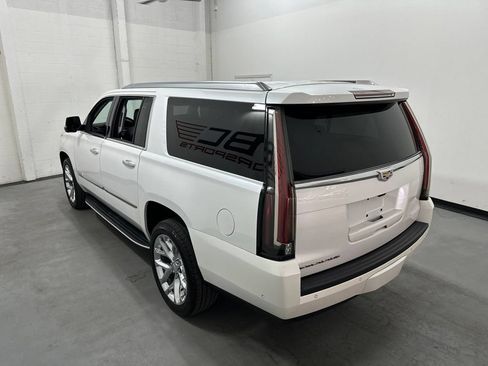 Used 2017 Cadillac Escalade ESV Luxury AWD/4WD image 18