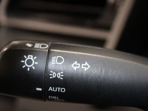 Used 2022 Toyota Camry SE image 38