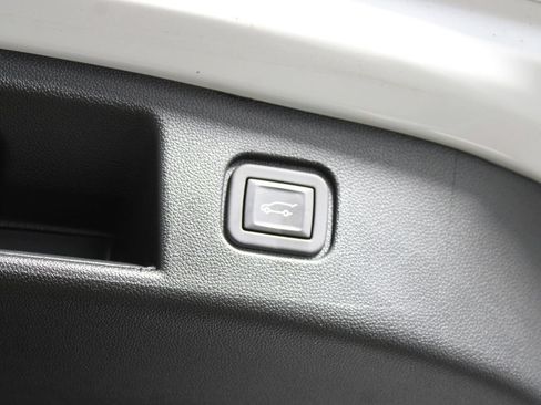 Used 2024 Chevrolet Blazer EV LT AWD/4WD image 28