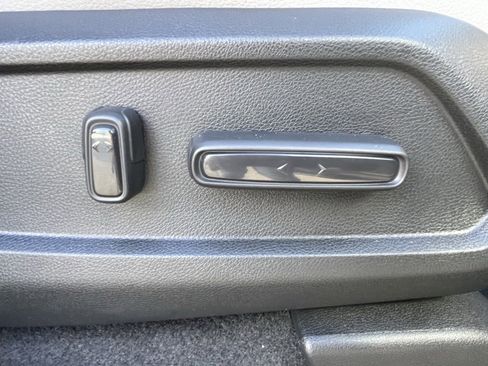 New 2025 Honda Pilot Touring image 12