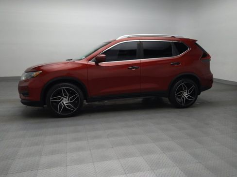 Used 2018 Nissan Rogue SV image 2