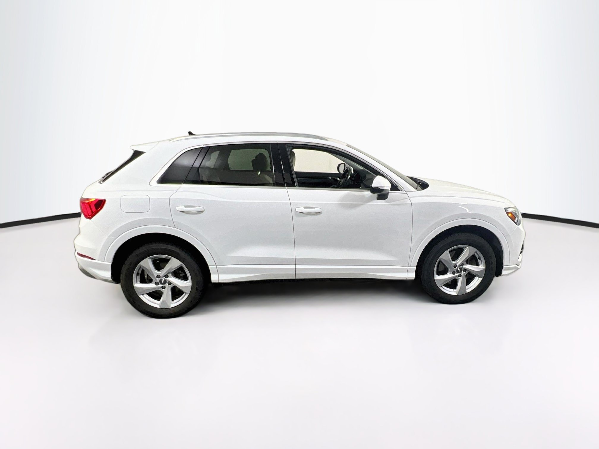 Used 2020 Audi Q3 2.0T Premium Plus w/ Premium Plus Package AWD/4WD image 4