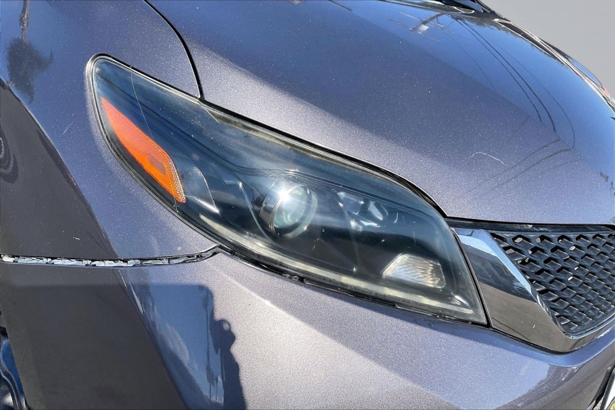 Used 2015 Toyota Sienna SE FWD image 30