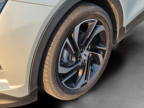 Used 2022 Chevrolet Bolt LT w/ Infotainment Package image 11