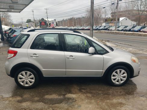 Used 2011 Suzuki SX4 AWD Hatchback image 7
