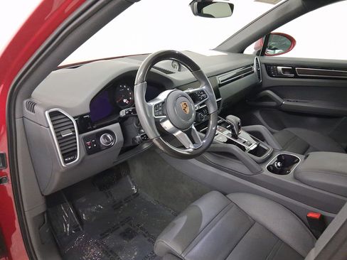 Certified 2023 Porsche Cayenne Coupe image 4