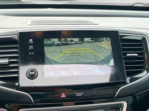 Used 2021 Honda Pilot Touring image 14