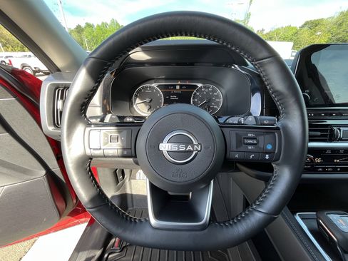 Used 2023 Nissan Pathfinder SL w/ Black Appearance Package AWD/4WD image 19