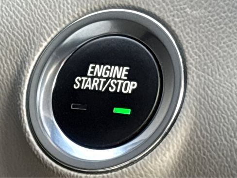 Used 2022 GMC Terrain SLE w/ Driver Convenience Package image 6