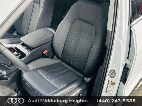 Certified 2025 Audi Q5 2.0T Premium w/ Convenience Package image 25