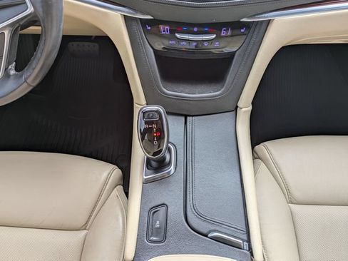 Used 2018 Cadillac XT5 Luxury w/ Driver Awareness Package FWD image 19