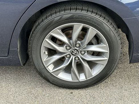 Used 2019 Toyota Avalon XLE w/ Moonroof Package FWD image 5