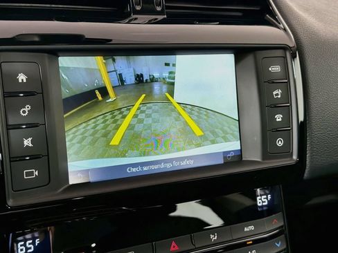 Used 2018 Jaguar XE RWD image 14