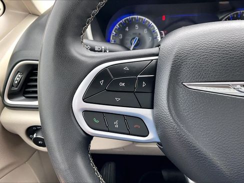 Used 2023 Chrysler Pacifica Touring-L FWD image 22