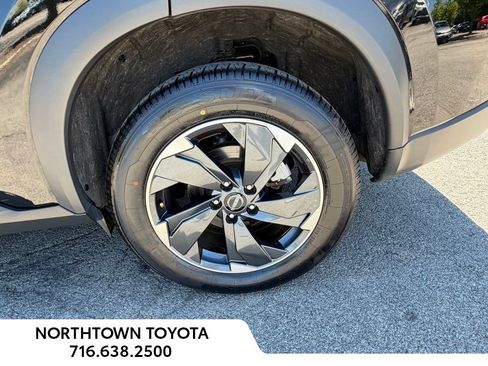 Used 2025 Nissan Rogue SV AWD/4WD image 20