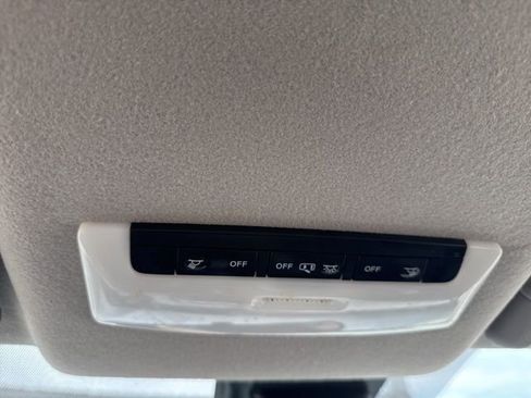 Used 2021 Nissan Versa SV FWD image 28