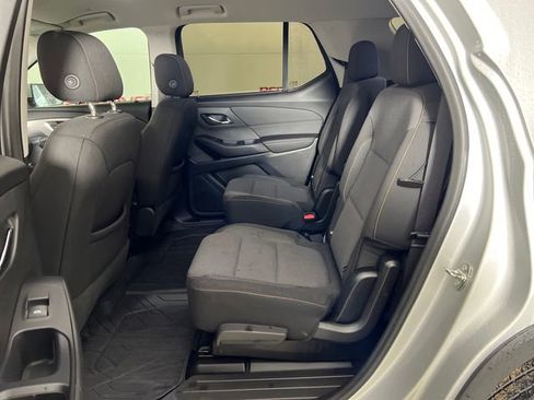 Used 2021 Chevrolet Traverse LT image 25