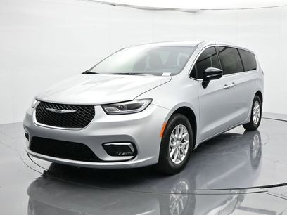 New 2026 Chrysler Pacifica Select
