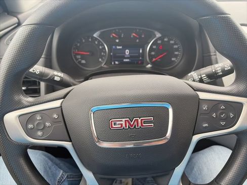 Used 2024 GMC Terrain SLE w/ Driver Convenience Package FWD image 21