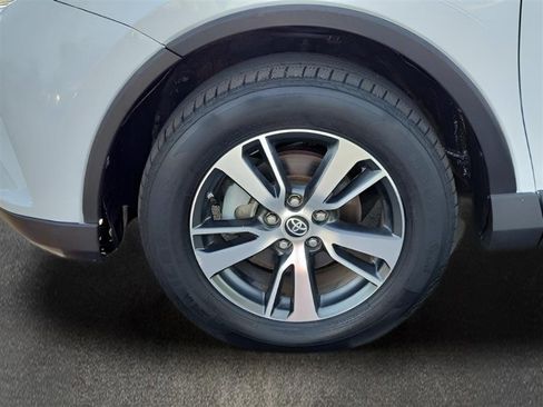 Used 2018 Toyota RAV4 XLE w/ Plus Extra Value Package FWD image 28