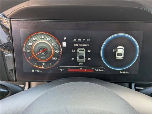 Used 2024 Hyundai Elantra SEL FWD image 11