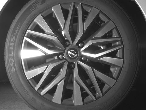 Used 2025 Nissan Altima 2.5 SV FWD image 13