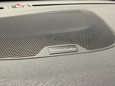 Used 2017 Volvo V60 T6 R-Design Platinum w/ Climate Package image 9