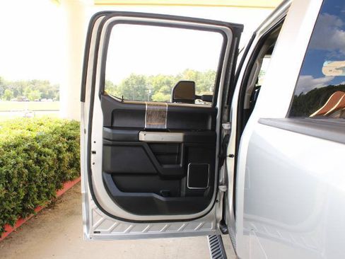Used 2017 Ford F250 Lariat w/ Lariat Ultimate Package AWD/4WD image 37