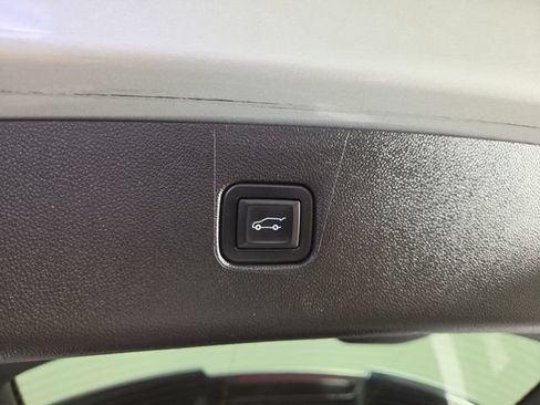 Used 2020 Chevrolet Blazer LT FWD image 33