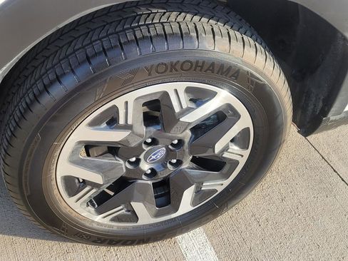 Used 2025 Subaru Forester Premium w/ Convenience Package #1 image 2