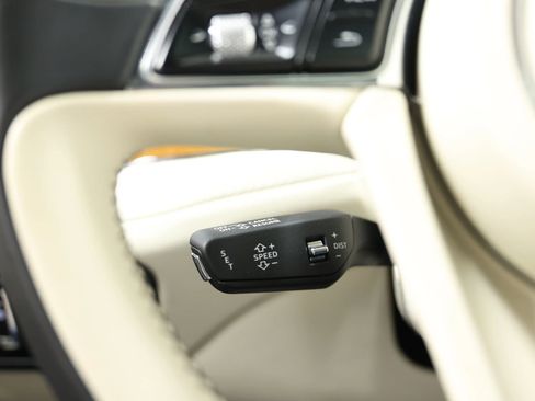 Used 2018 Bentley Bentayga Onyx Edition AWD/4WD image 30