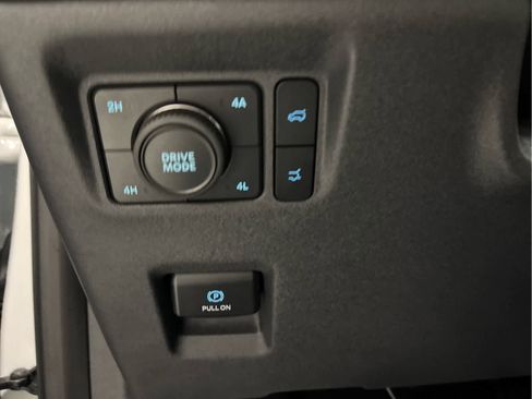 Used 2025 Ford Expedition Active AWD/4WD image 14