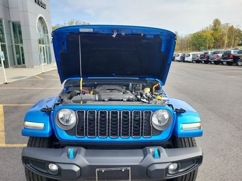 Used 2024 Jeep Wrangler Unlimited AWD/4WD image 24