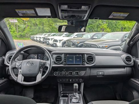 Certified 2020 Toyota Tacoma TRD Off-Road w/ Technology Package AWD/4WD image 20