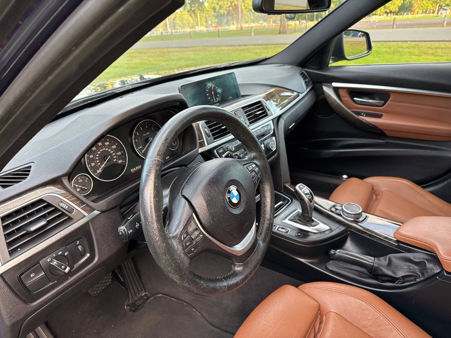 Used 2017 BMW 330i xDrive Sedan AWD/4WD image 5