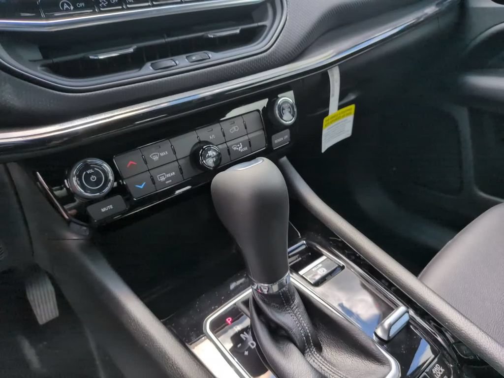 New 2026 Jeep Compass Latitude AWD/4WD image 28