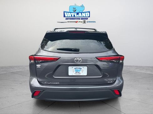 Used 2020 Toyota Highlander XLE FWD image 45