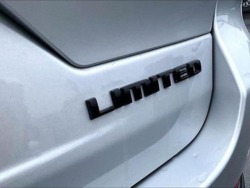 Used 2025 Jeep Grand Cherokee Limited w/ Black Appearance Package image 8