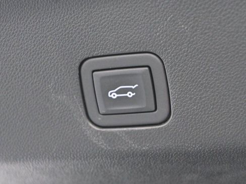 Used 2023 Chevrolet Tahoe High Country image 10