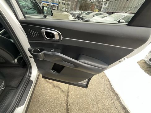 Used 2023 Kia Sorento EX image 32