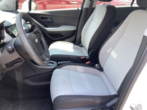 Used 2018 Chevrolet Trax LS w/ LPO, Protection Package FWD image 3
