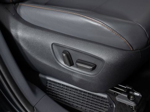 Used 2022 Toyota Sienna XSE w/ XSE Plus Package image 30