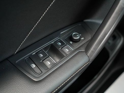 Used 2022 Volkswagen Tiguan SE w/ Panoramic Sunroof Package AWD/4WD image 30
