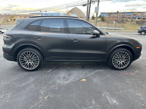 Used 2021 Porsche Cayenne S w/ Premium Package image 8